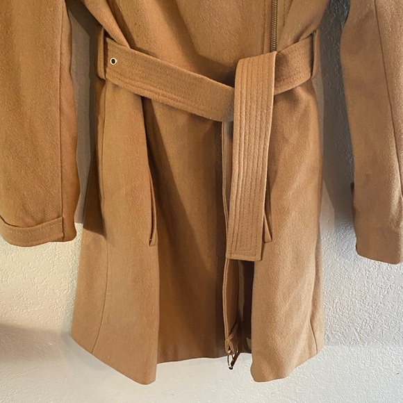 MICHAEL Michael Kors Tan Belted Trench Coat - Picture 4 of 13